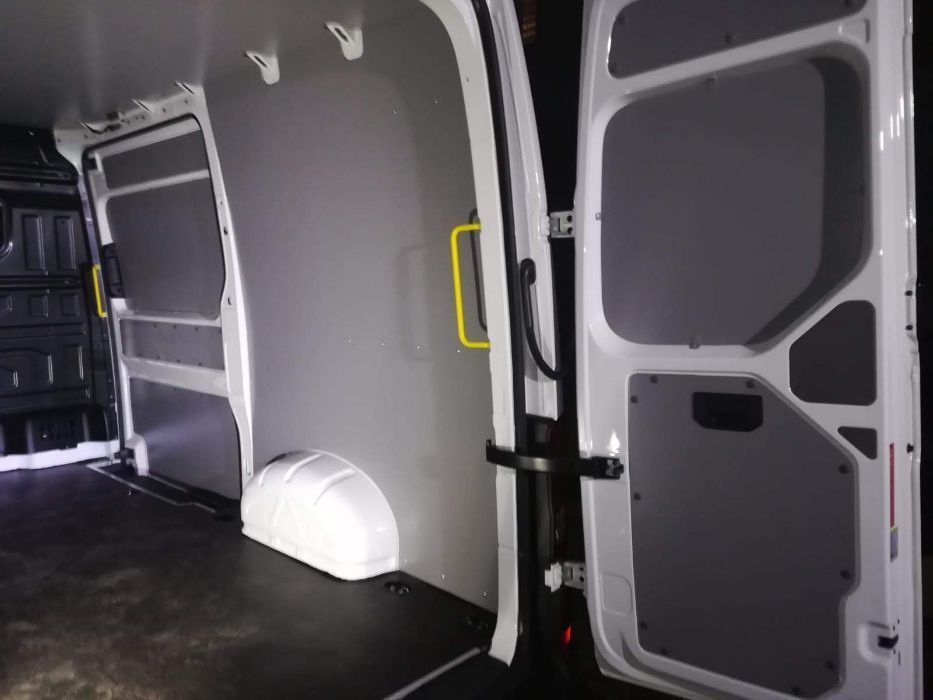 VW Crafter L4H3 Kompleksowe zabudowy samochodów dostawczych