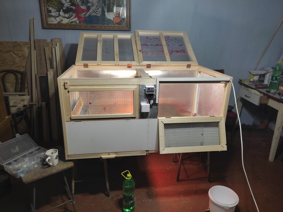 Брудер для курчат , перепілок, птиці від народження.