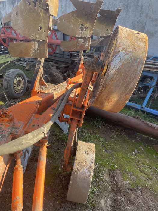 Продається плуг полигон 3+1