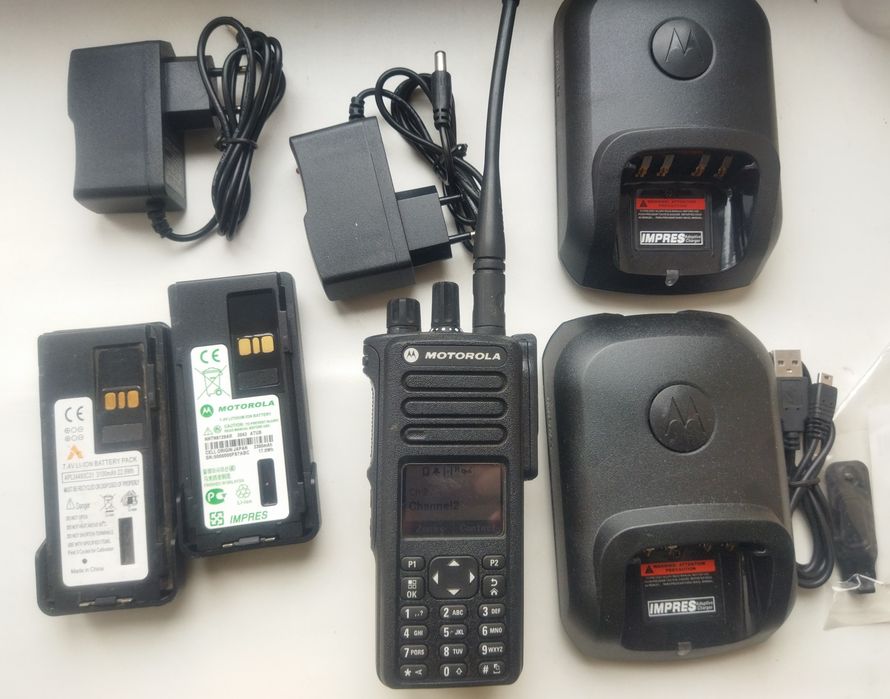 Радіостанція Motorola DP4801e UNF+2 зарядки + акамулятори.