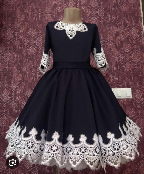 Продам платье для девочки в первый класс