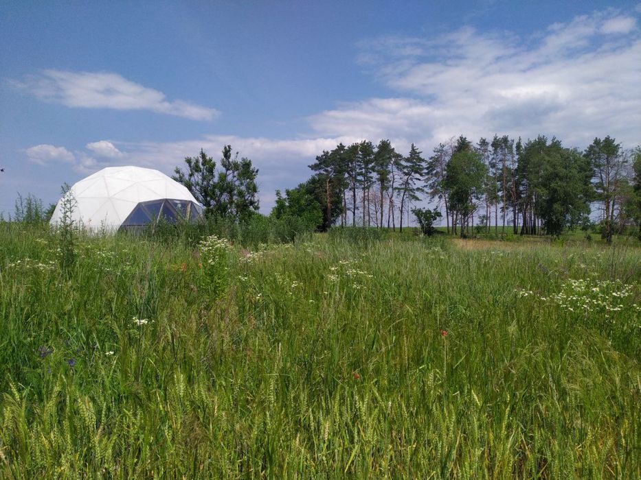 Готова локація для глемпінгу біля Києва -земля з будинками і потенціял