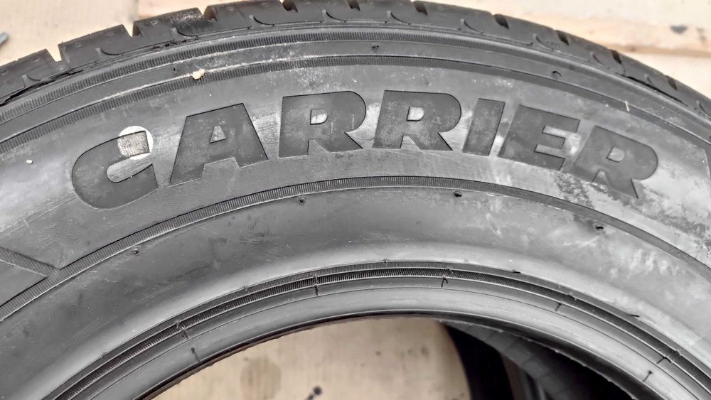 шини 215/70R15C. Pirelli. 10мм. 2023р Bridgestone с