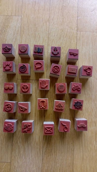 27 carimbos com temas diferentes