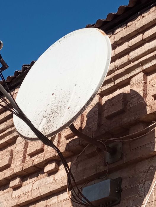 супутнікова антена