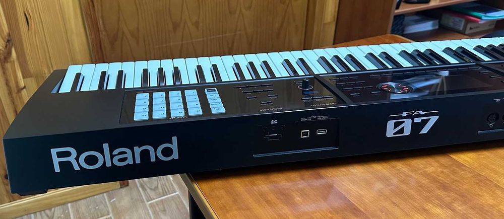 VENDO ROLAND FA-07