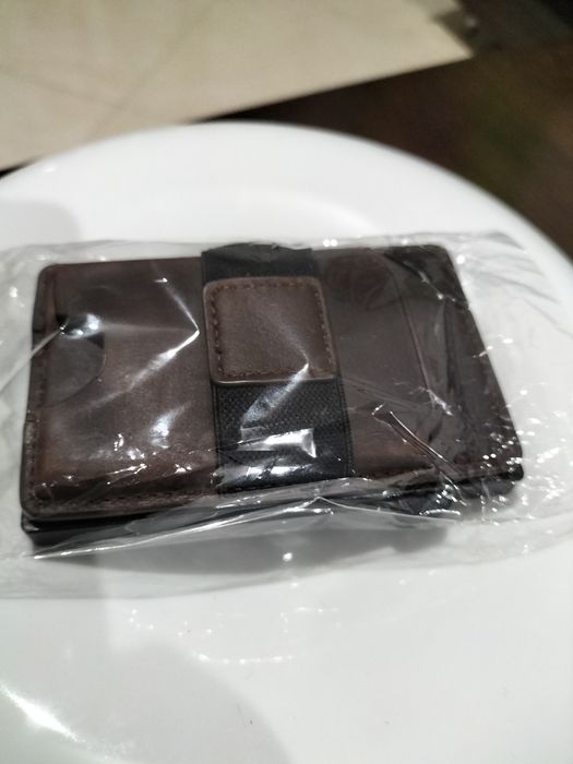 Porta cartões RFID em pele castanho