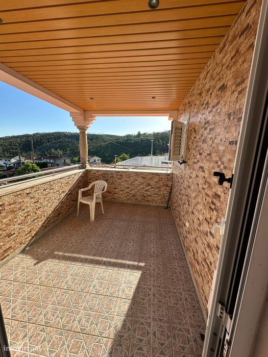 arrendamento de um T2 em Moradia dividida em três habitações,