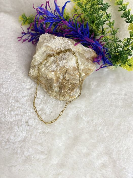 Colar feminino prateado e dourado