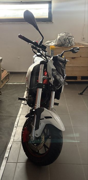 Mota Benelli TNT125