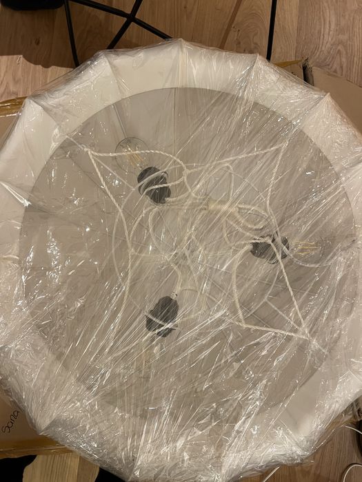 Candeeiro pendente em sede da Studio Gong