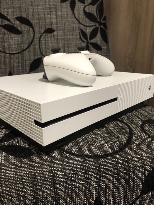 X Box one S 1Tb com comando64586280499586121