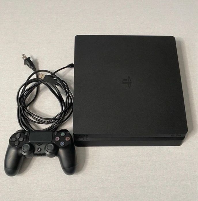 Ps4 com comando e jogos