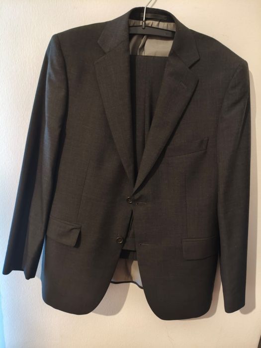 Roupa nova e uzada,em muito boas condições. Para homens e mulheres