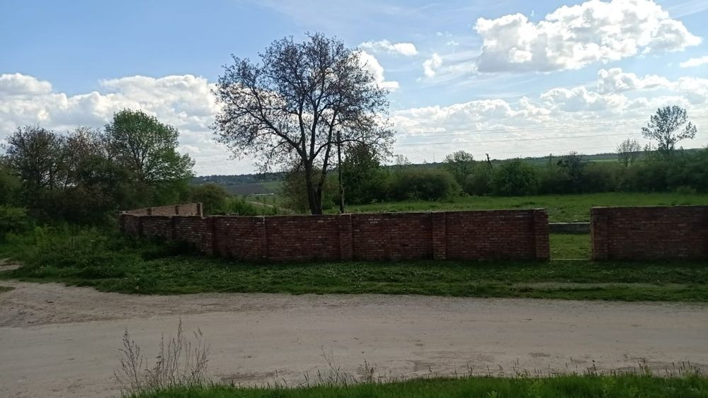 Ділянка 0,5 га з фундаментом в с. Скаржинці (Лісові Гринівці)