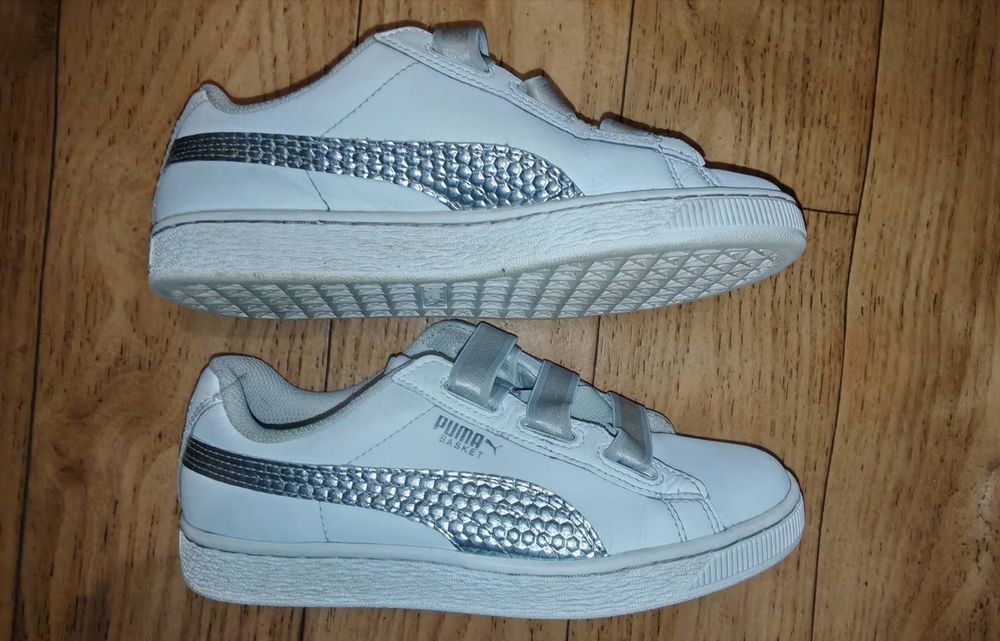 Кросівки жіночі Puma,  ЕUR 37

Продам білі жіночі кросівки в гарному стані, устілка 24см максимум