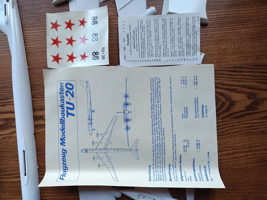 Сборная модель самолёта TU-20 Plasticart 1/100