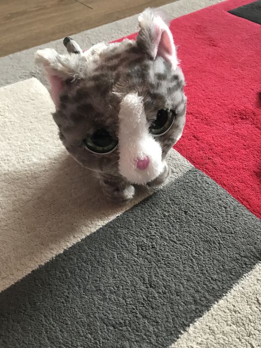 Kotek maskotka interaktywny na smyczy Hasbro Fur Real stan idealny