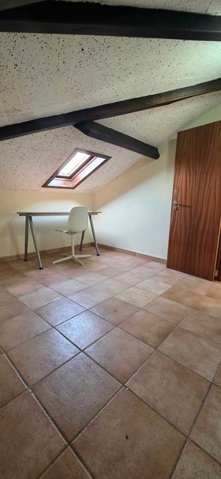 Quarto para arrendamento a estudantes com anexo