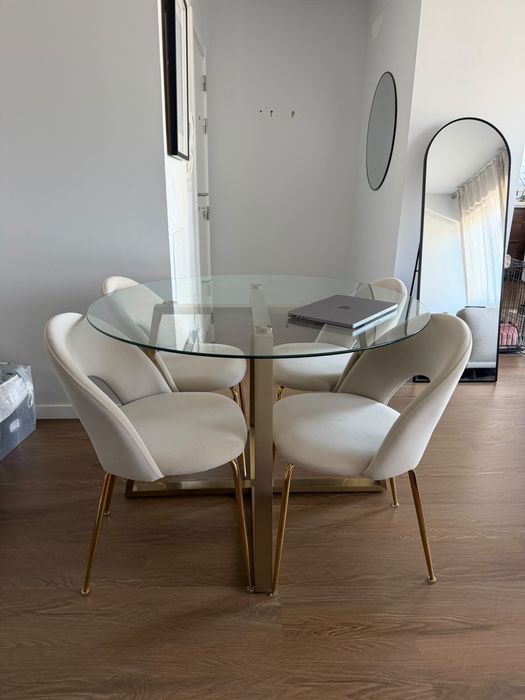 Vendo Mesa e Cadeiras  Sklum (pode ser em separado)