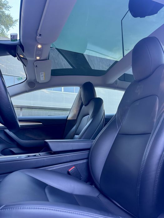 Tesla Model 3 SR+