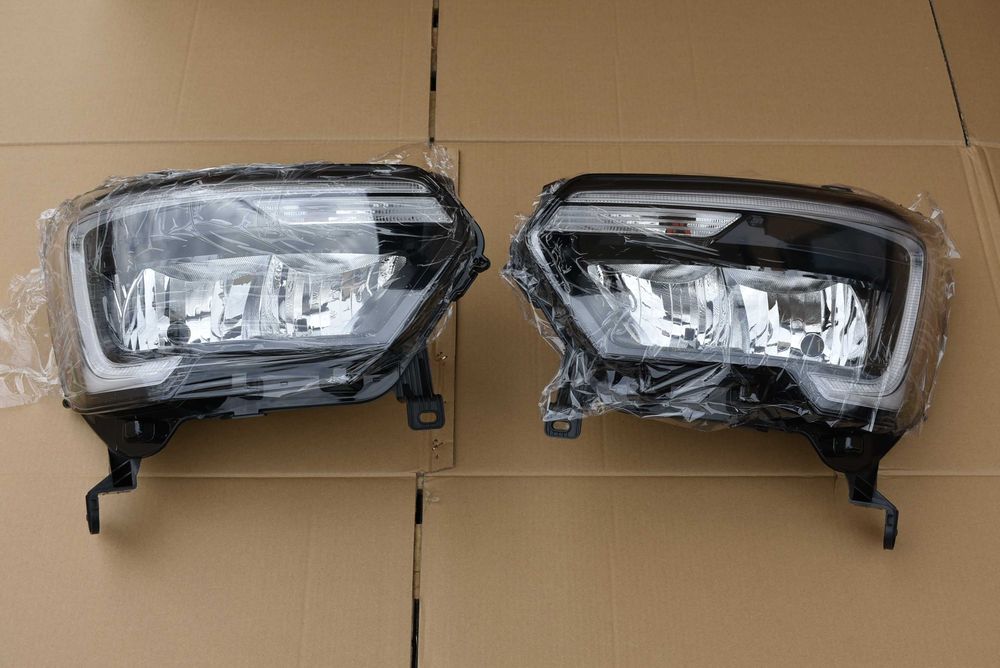 Renault Master IV lampa lewa reflektor lewy LED