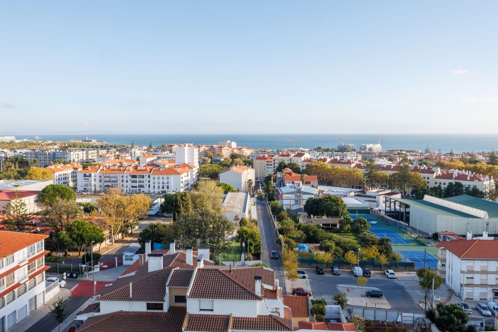 Apartamento totalmente renovado com vista mar em Carcavelos
