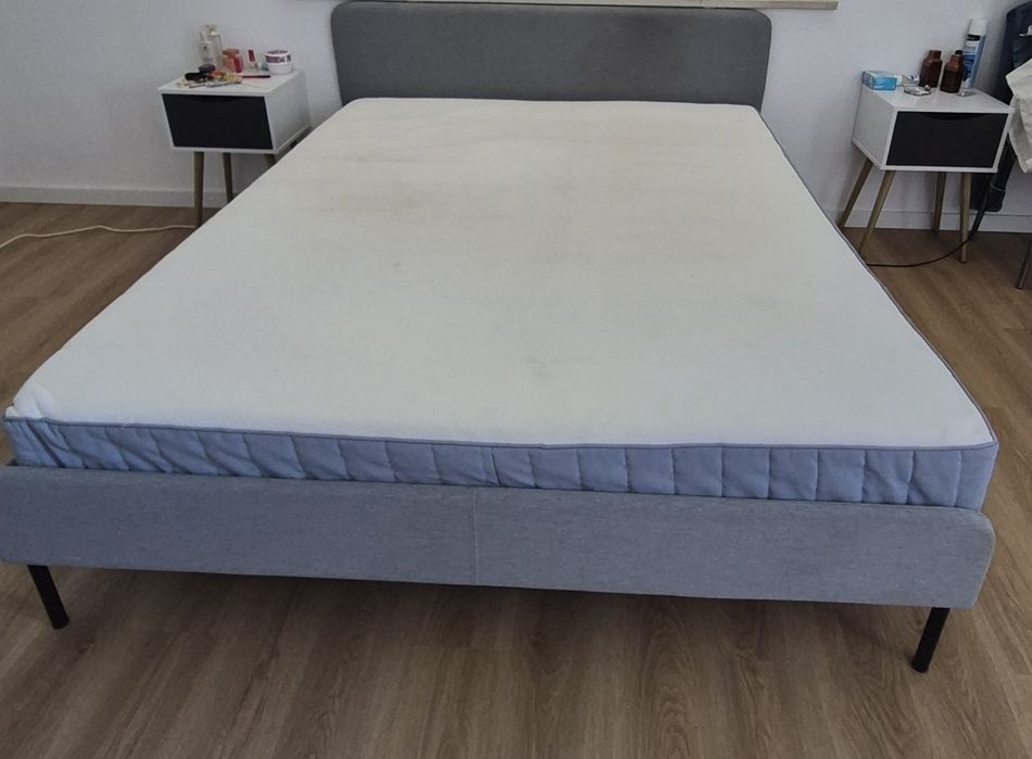 Vendo Cama e colchão