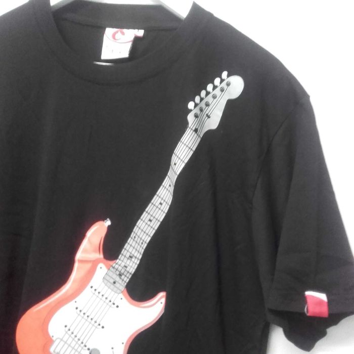 T-shirt Homem Preta com Estampa Rock.