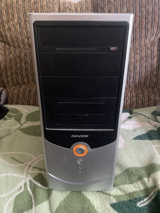 Компʼютер. Системник+монітор.