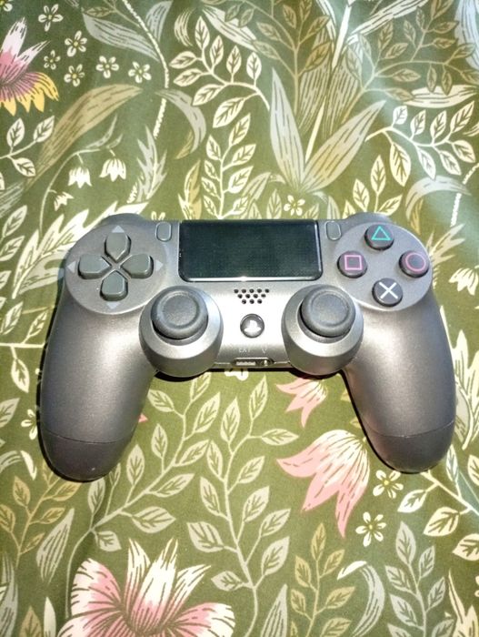 Comandos PS4 , usados em bom estado.