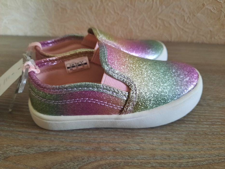 Продаю нові кеди Carter's