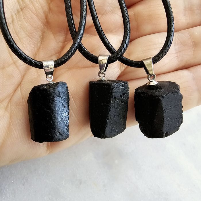 Colar c/ Turmalina Negra em bruto