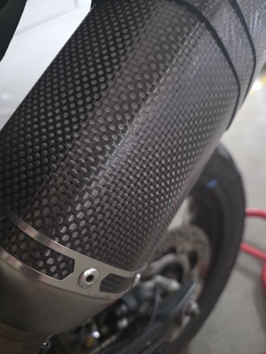 Escape Moto Akrapovic carbono