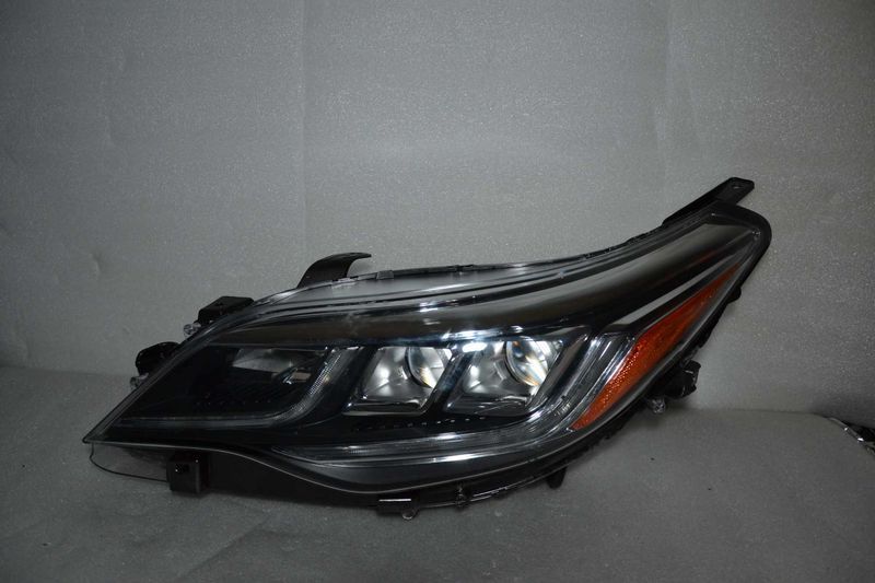 Левая фара Toyota Avalon Led 2016 2017 2018 2019 лед