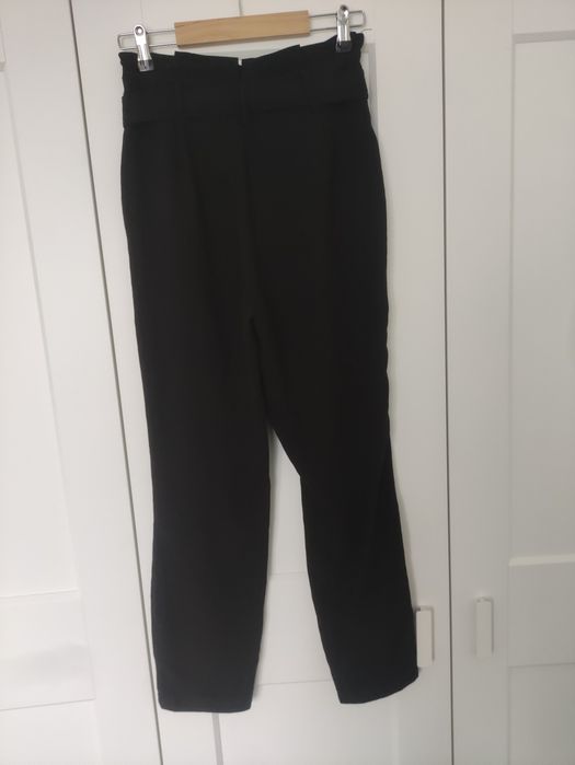 Czarne spodnie Stradivarius