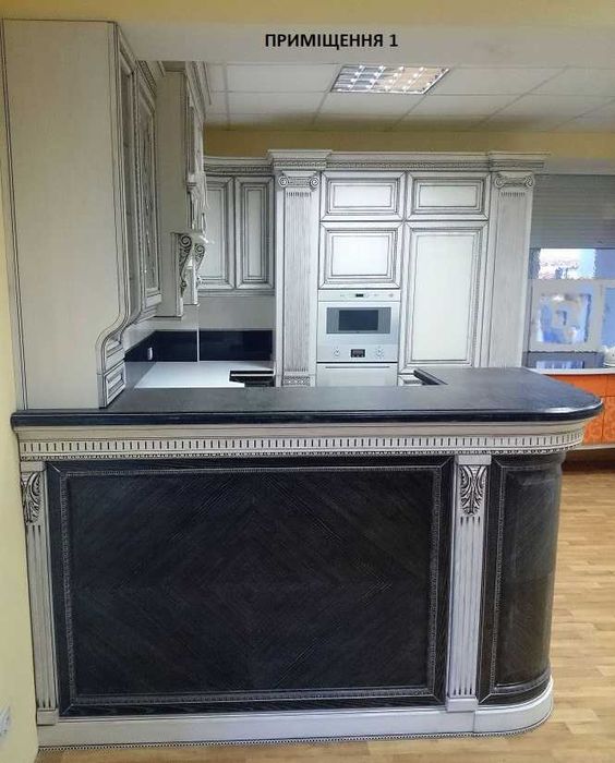 Продажа готового комплексу офісу/магазину з окремим входом з ремонтом в центрі міста.