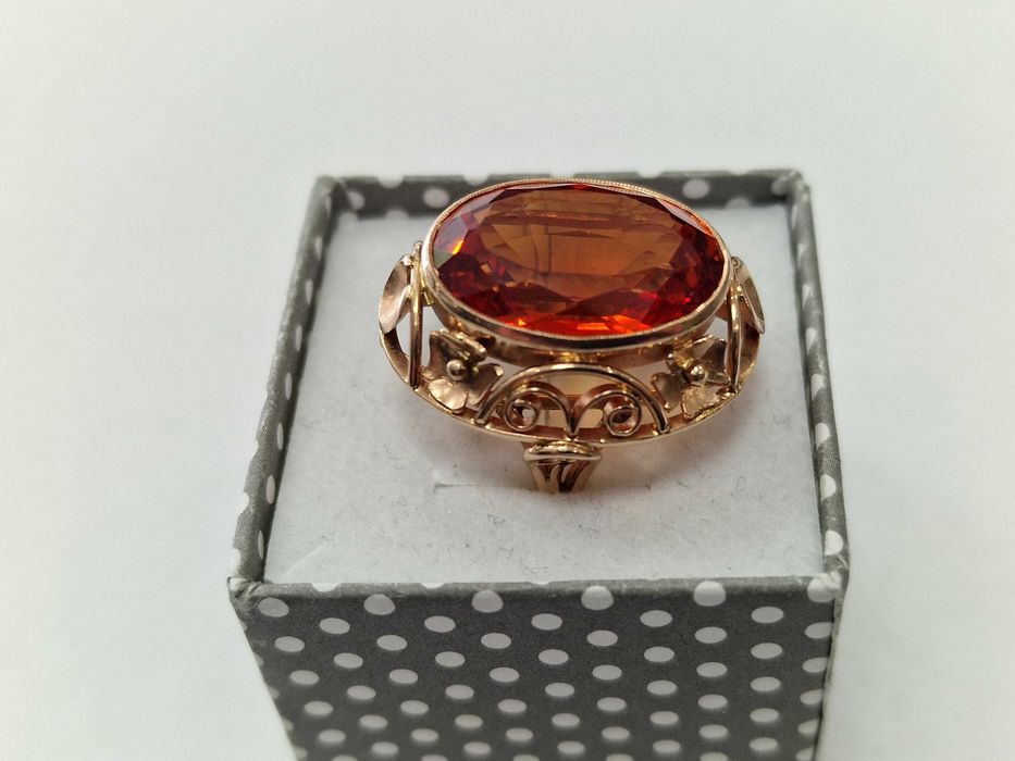 Złoty pierścionek/ 585/ 11.47 gram/ R16/ Topaz złocisty/ 1963-86