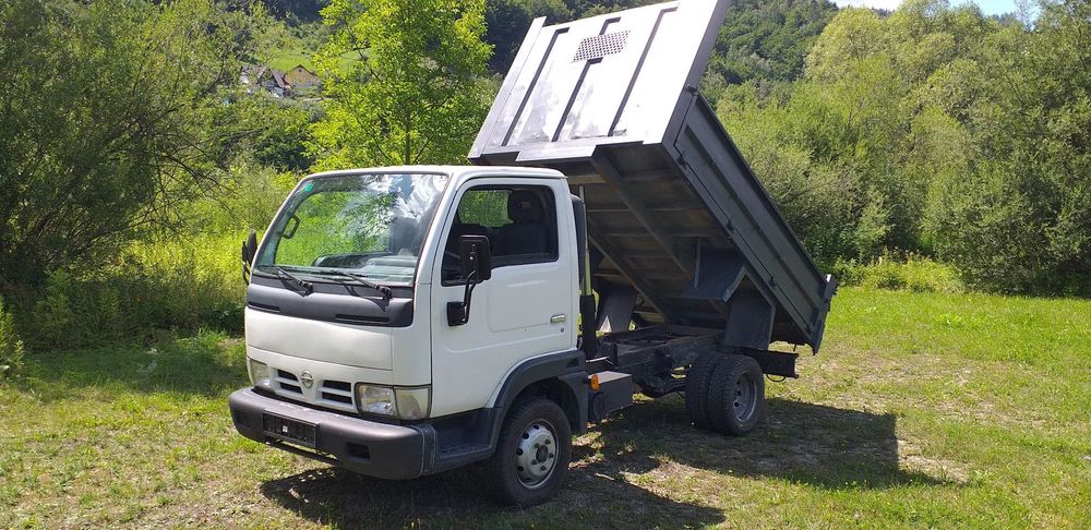 Nissan Cabstar  Nissan Cabstar Wywrotka-Kiper 3.0 TD Blizniak koła