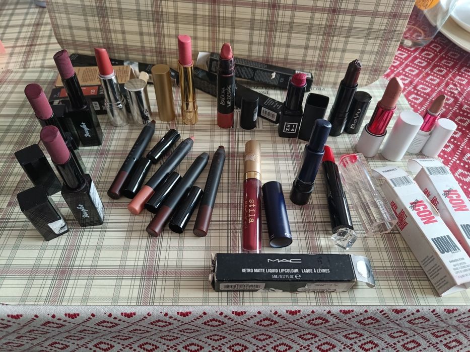 Pomadka szminka Douglas makeup factory topshop whoa mac stila uoma bey