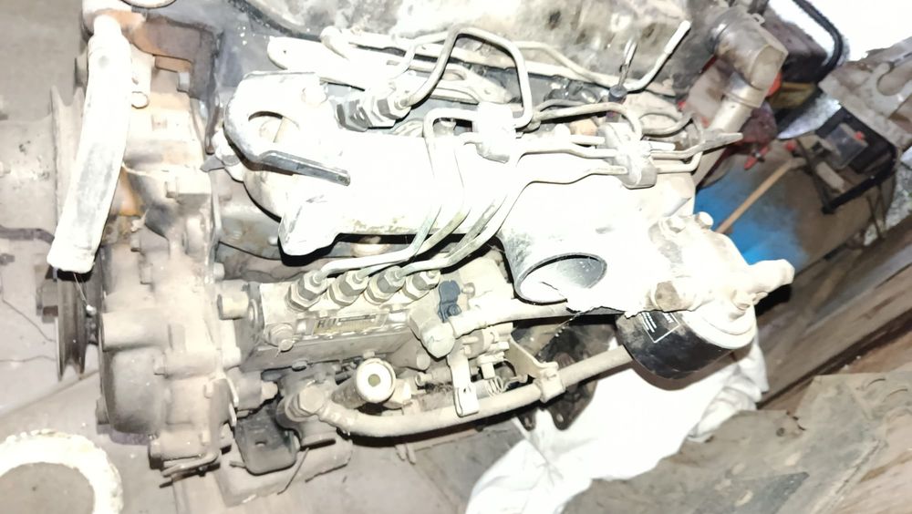 Motor mitsubishi F331 com bomba de gasóleo p/ peças