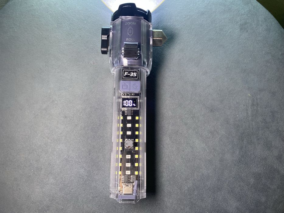 Очень яркий фонарь с индикацией заряда. 10 в 1!