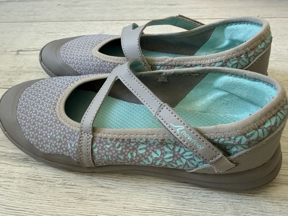 Sapatos cinza novos