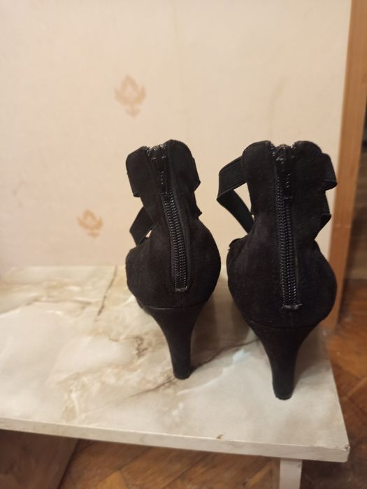 Продам женские туфли