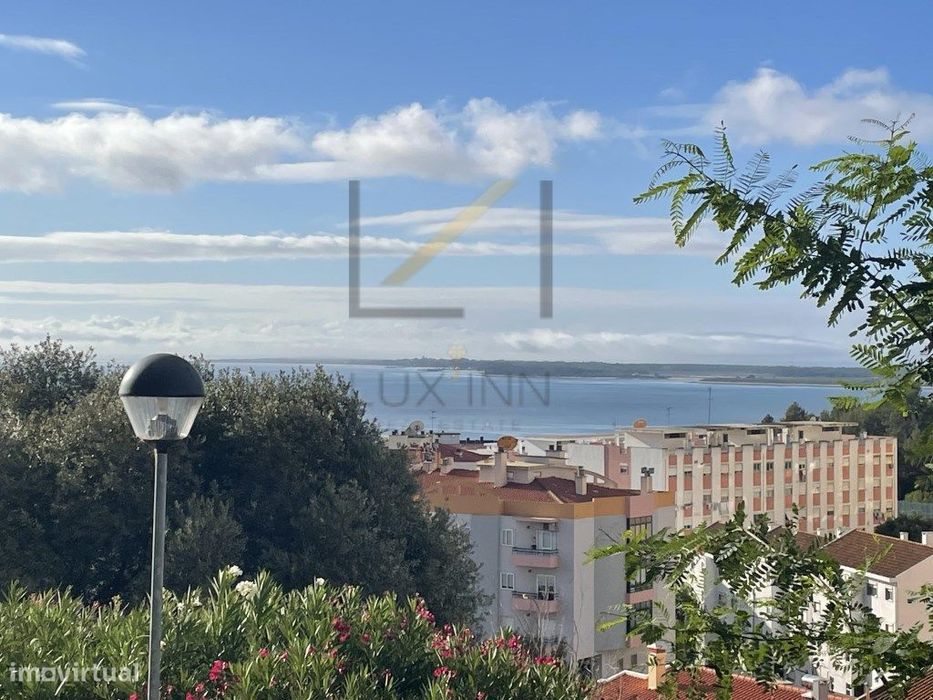 Apartamento T1, com varanda ampla e vista mar em Setúbal — Setúbal (São Julião, Nossa Senhora Da Anunciada E Santa Maria Da Graça), Setúbal