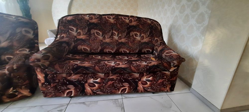 Диван з двома кріслами