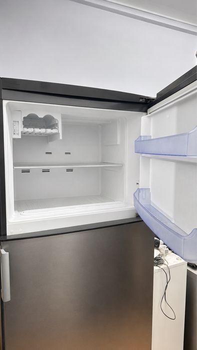 Frigorífico Zanussi – Totalmente Funcional ( com marcas de uso)