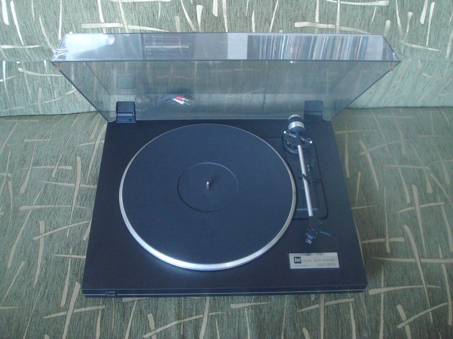 Продам проигрыватель винила Dual