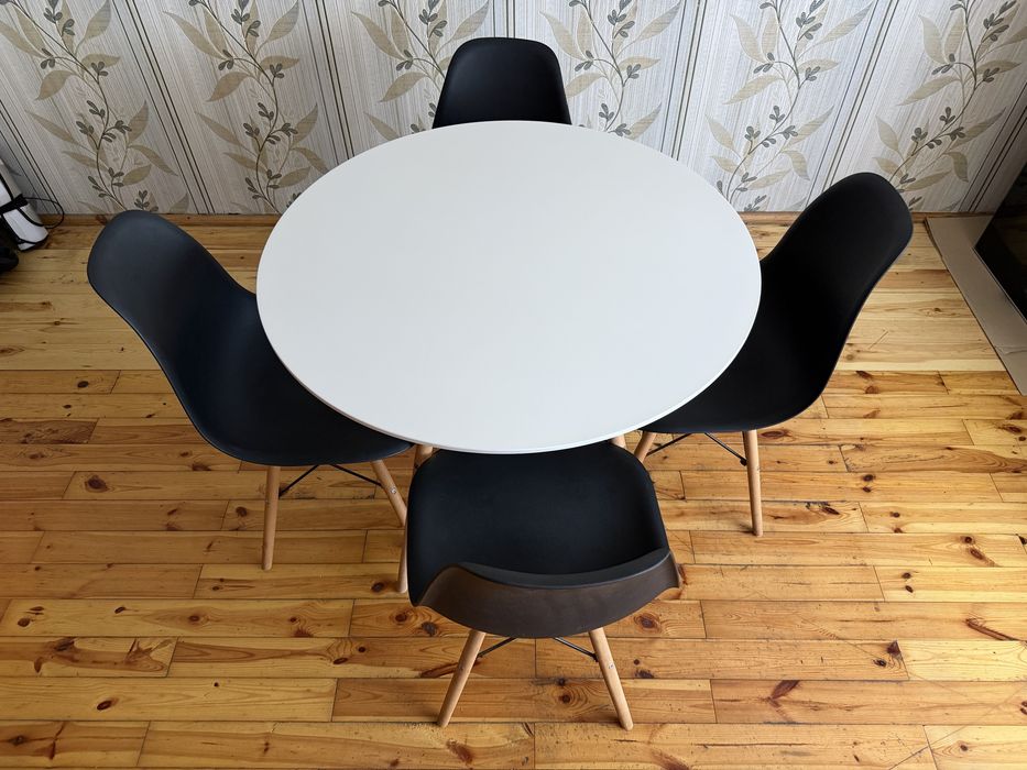 Stol 90cm bialy lakier plus krzesla