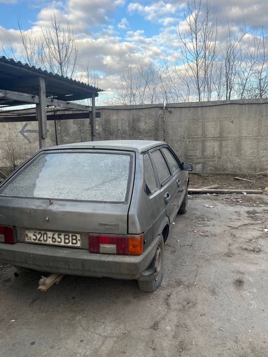 Один лотом продам 2 машини жигуль 3 і лада 9